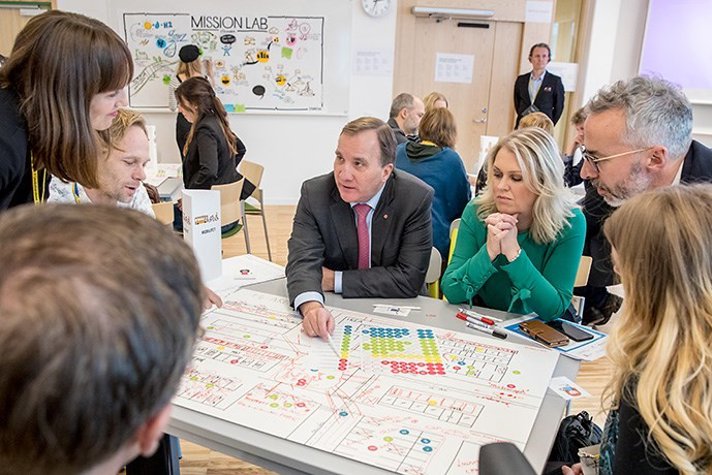 Prime Minister Stefan Löfven and Minister for Health and Social Affairs Lena Hallengren at a workshop.
