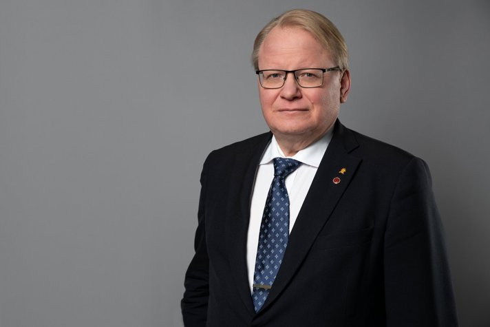 Peter Hultqvist in a suit.