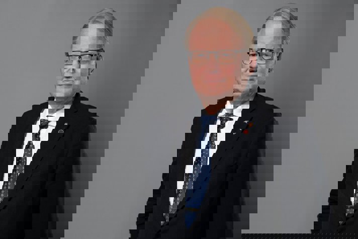 Peter Hultqvist in a suit.