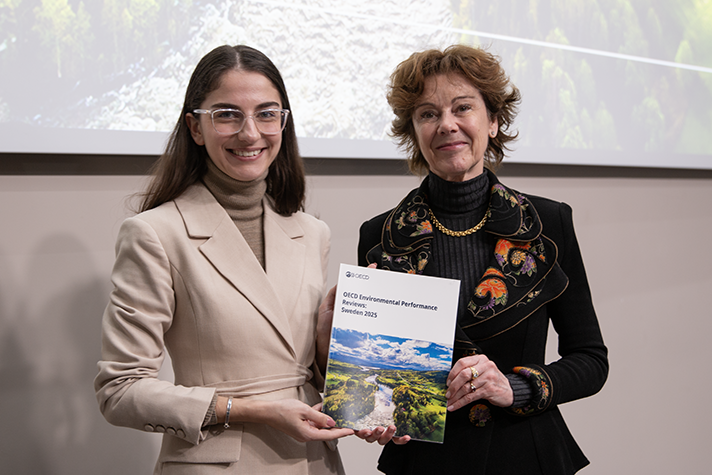 Minister for Climate and the Environment Romina Pourmokhtari and Jo Tyndall, Director of the Environment Directorate at the OECD.