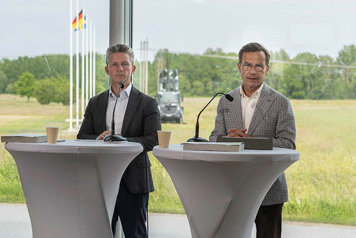 Prime Minister Ulf Kristersson and Minister for Defence Pål Jonson.
