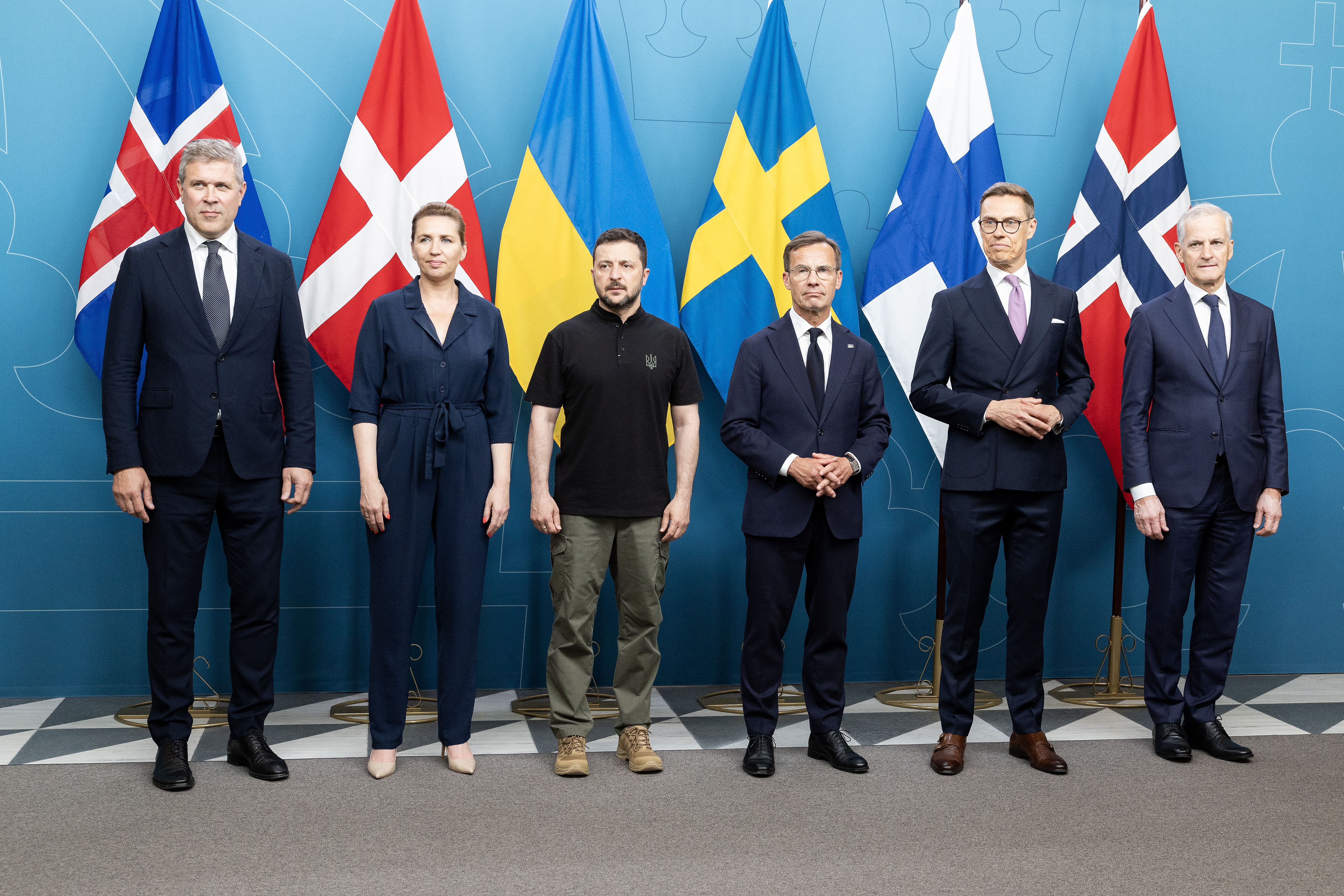 Family photo from Nordic-Ukrainian summit on security and defence. 