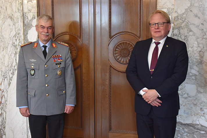 Minister for Defence Peter Hultqvist and General Jörg Vollmer.