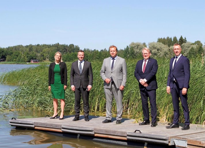 The defence ministers of Sweden, Finland, Denmark and Norway, and the Minister for Foreign Affairs of Iceland, standing on a bridge in the sunshine.