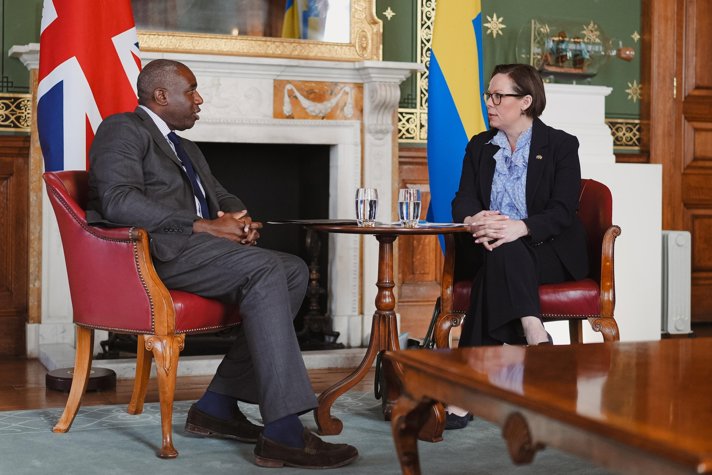 Minister for Foreign Affairs Maria Malmer Stenergard and UK Foreign Secretary David Lammy talking.