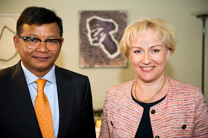 Cambodia’s Minister of Education, Youth and Sport Dr Hang Chuon Naron and Minister for Higher Education and Research Helene Hellmark Knutsson