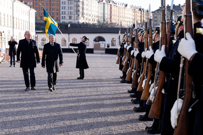 Peter Hultqvist and Tibor Benkö inspect the guard of honour at Karlberg Palace.