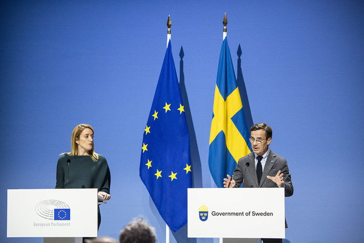 Roberta Metsola and Ulf Kristersson at a press conference.