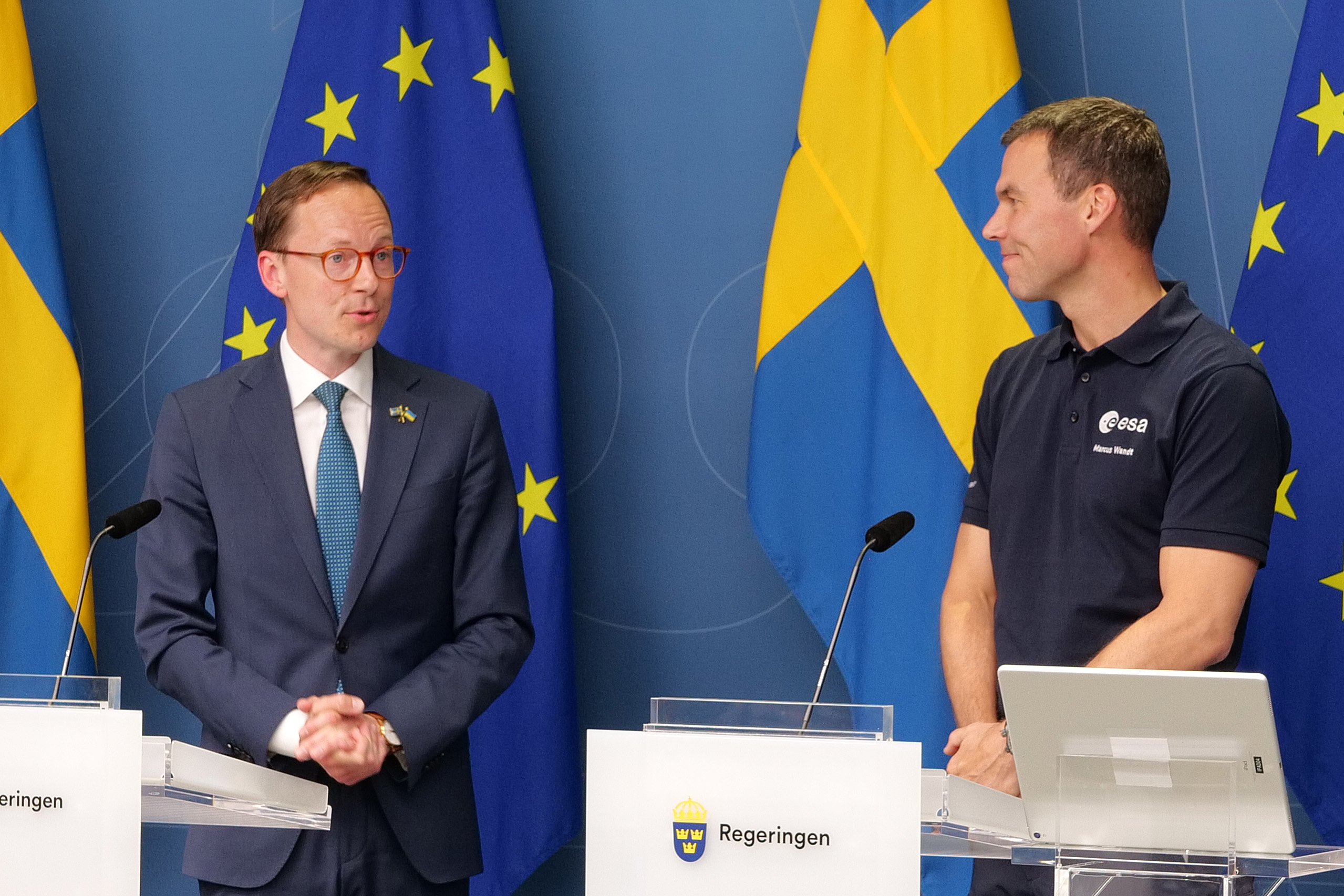 Minister for Education Mats Persson and Sweden’s latest astronaut, Marcus Wandt.